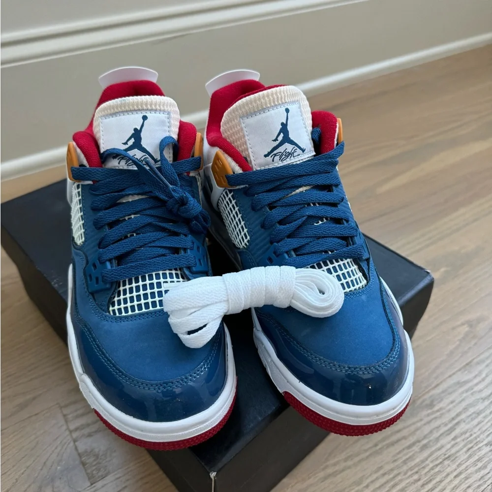 Brand new Grade school Jordan 4 MESSY ROOM w/extra laces and OG BOX - Picture 8 of 11